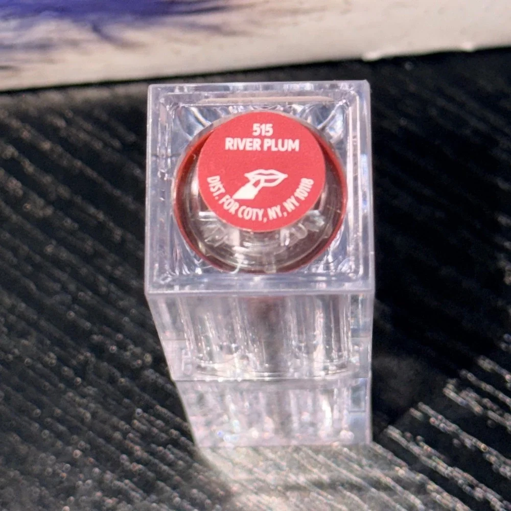 Covergirl Exhibitionist Lipstick 515 River Plum Deep Berry Cream Lip Color